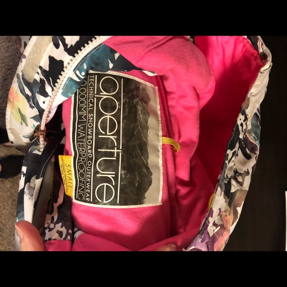 Snowboarding Jacket - Picture 4 of 5